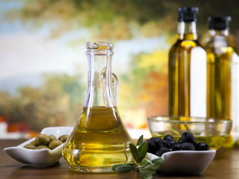 Оливкова та соняшникова олія – небезпечні для твого здоров'я! 4 умови їх правильного вживання без шкоди здоров'ю (лайфхак)